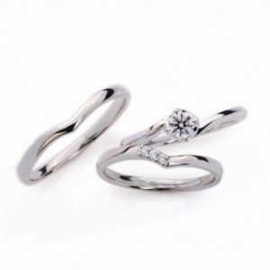 ジュエリーネモト】infinity love・ear－穂－ 結婚指輪 結婚指輪（女性用）：¥91,800（税込） ～ 結婚指輪（男性用）：¥92,880（税込） ～ 婚約指輪：¥149,040（税込） ～ 代表モデル型番：ear－穂－　L’S：05EP500.（ER）05LP503　M’S：05GP500 “無限大の愛”という意味を持つマリッジリング。マテリアルを選べる自由度と、細く美しいラインが特に女性に人気です。 デザインの一つ一つが漢字一文字のテーマがあり、お二人の未来への想いとマリッジリングのテーマと重なり幸せを呼びます。