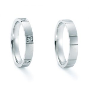 ジュエリーネモト】 NINA RICCI・6RB908 6RA913 結婚指輪 結婚指輪（女性用）：¥136,080（税込） 結婚指輪（男性用）：¥127,440（税込） 無駄をそぎ落とす事で生まれるシンプルな存在感。プラチナのマットな光沢が落ち着いた印象です。 左：Pt900 Dia 右：Pt900